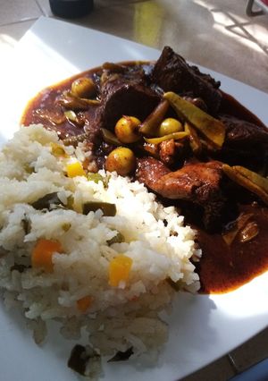 Una foto de Lengua de puerco en adobo