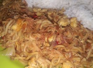 Foto resep Sarimie goreng isi kornet & telor orak arik 💖💖