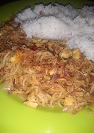 Foto resep Sarimie goreng isi kornet & telor orak arik 💖💖