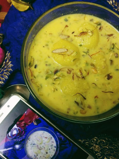 लेफ्टओवर राइस रसमलाई (leftover rice rasmalai recipe in Hindi) रेसिपी मुख्य फोटो