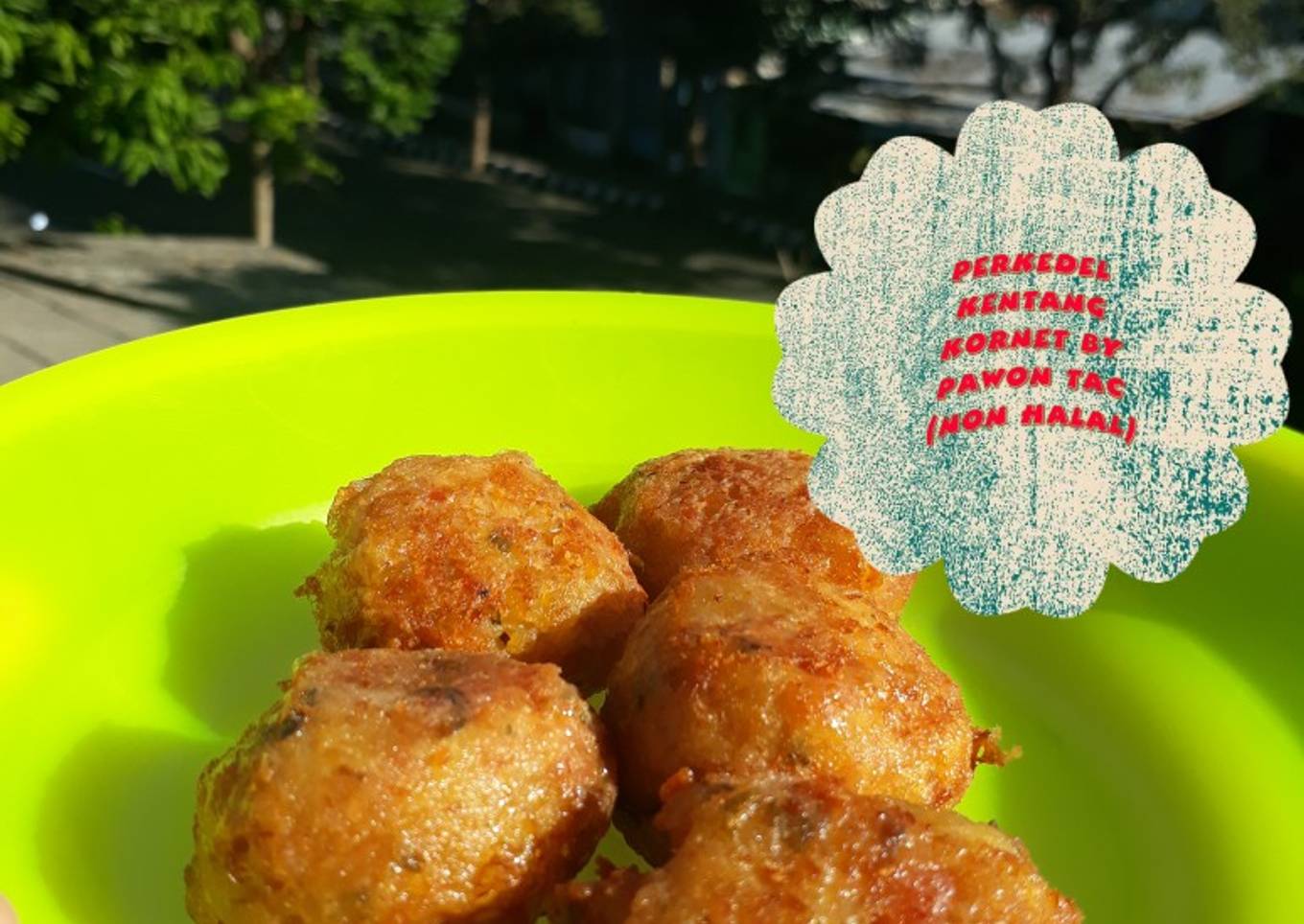 Perkedel kentang kornet babi