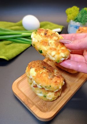 A picture of Why is it so delicious — not cutlets, not pies! Cool idea for breakfast! 🥚🧀.