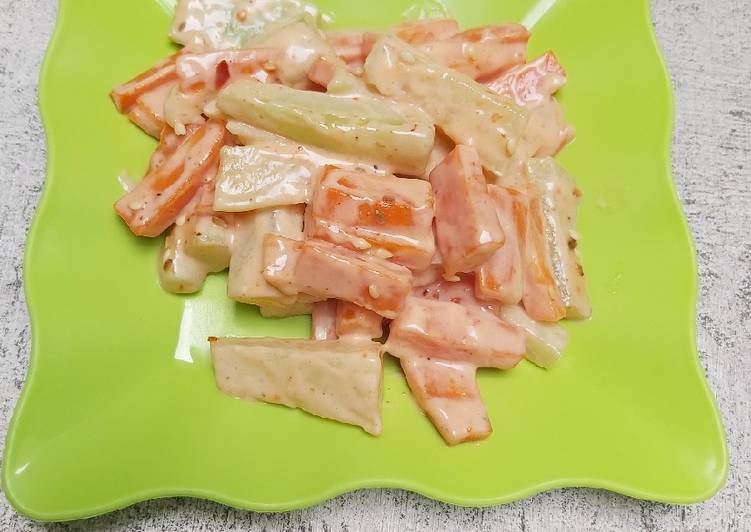 Bagaimana Menyiapkan Salad batang brokoli&amp;wortel saus mayo Anti Gagal