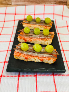 Una foto de Tostas para vermut dominguero