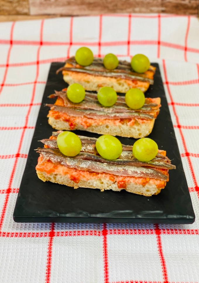 Una foto de Tostas para vermut dominguero