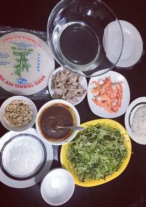 A picture of Vietnamese ricepaper rolls.