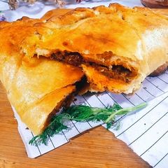 A picture of Spicy lal Mirch Qeema calzone.