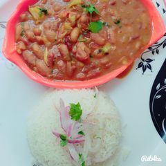 A picture of Rajma-chawal.