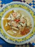 Tahu campur kuah santan