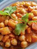 Choco en salsa con garbanzos