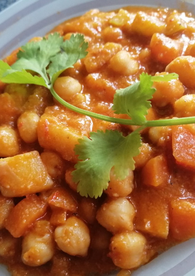 Una foto de Choco en salsa con garbanzos