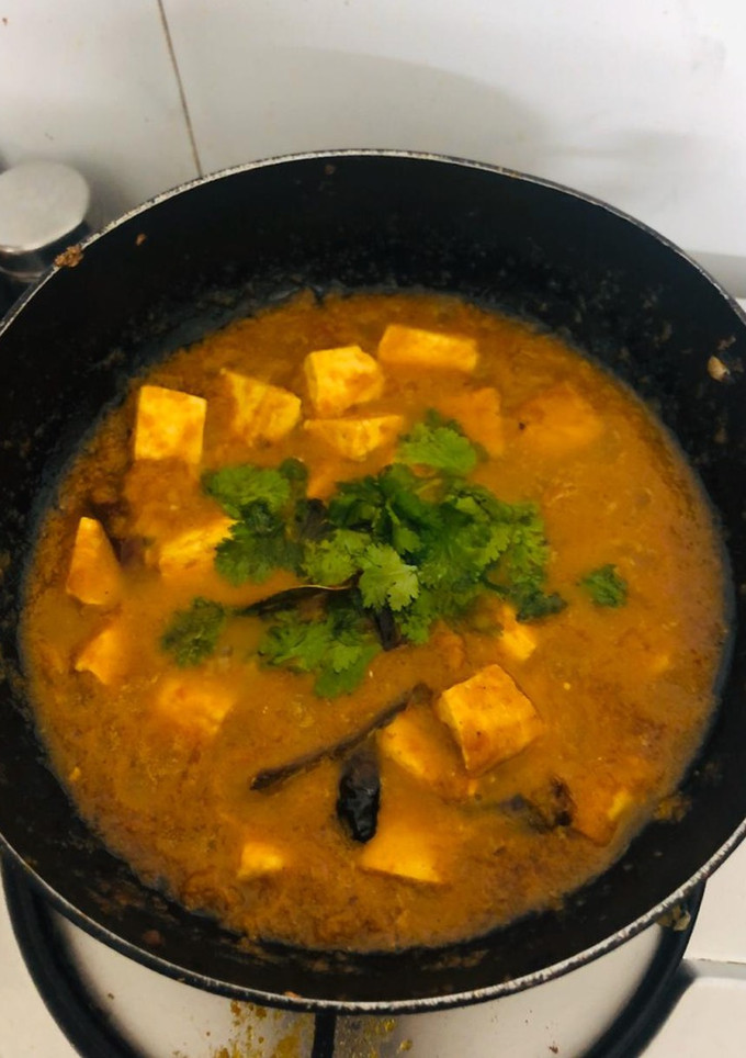 A picture of Paneer curry.