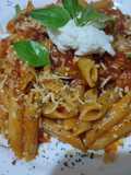 Penne en salsa Pomodoro con Burrata