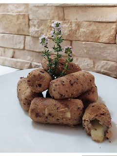Foto di Polpette di fagioli e timo ripiene di brie