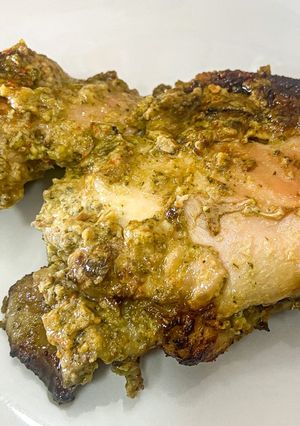 A picture of Green base grilled Chicken.