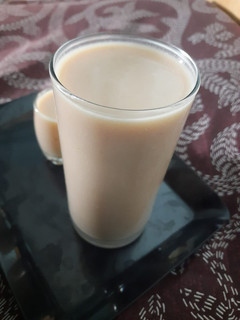 ચીકુ મિલ્ક શેક (Chikoo Milk Shake Recipe In Gujarati) રેસીપી મુખ્ય ફોટો