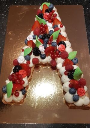 Une photo de Number cake au fruits rouges