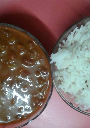A picture of Rajma with jeera rice.