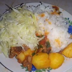 A picture of Rice served with beef and veges.