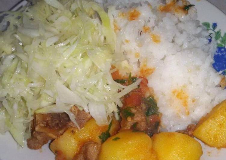 Rice served with beef and veges