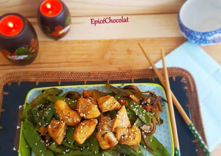 La Meilleur Recette De Wok pois mange tout, champignons et poulet
