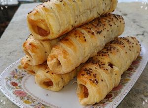O poză a rețetei Covridog sau crenvurști în foietaj.