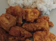 Una foto de pollo al curry con leche de vaca