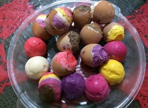 Una foto de Huevos de pascua, gelatina de leche diferentes sabores