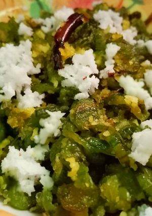 না‌রকেলি চিচিঙ্গা (Narkeli chichinge recipe in Bengali) রেসিপির প্রধান ছবি
