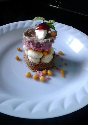 A picture of Sweet layerd dessert.