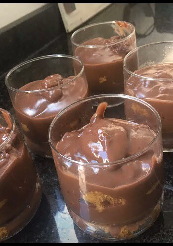 Una foto de Postre de vainillas con flan