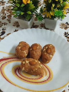 A picture of Urad Dal Pinni.