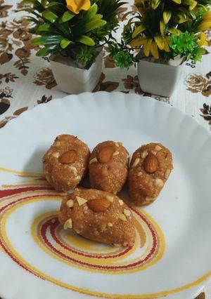 A picture of Urad Dal Pinni.