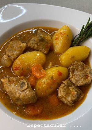 Una foto de Guiso de patatas con tomillo