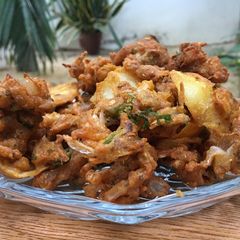 A picture of Aloo Pyaz k Pakoray.