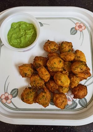 मिक्स वेज मूंग दाल पकौड़ा (mix veg moong dal pakoda recipe in Hindi) रेसिपी मुख्य फोटो