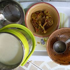 A picture of Kunun gyada an chicken soup.