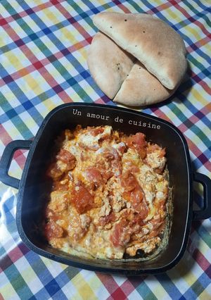 Une photo de Tomate aux œufs 🍅🧄🥚