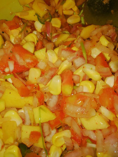 A picture of Corn salad 🌽🍋🥭🍅.