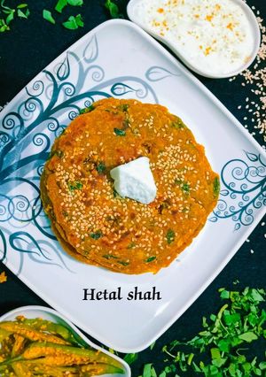 મલ્ટીગ્રેન થાલીપીઠ (Multigrain Thalipeeth Recipe In Gujarati) રેસીપી મુખ્ય ફોટો