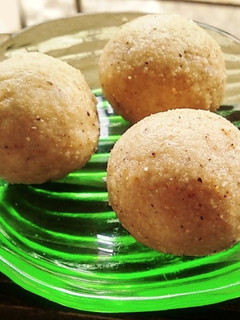 तहानभूक लाडू (tahanbhook ladoo recipe in marathi) रेसिपी चे मुख्य फोटो