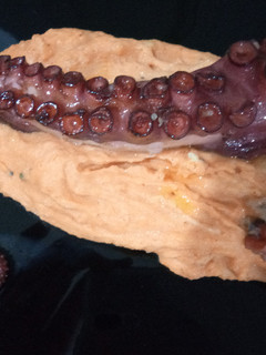 Una foto de Pulpo a la plancha con crema de patatas al pimentón de la vera