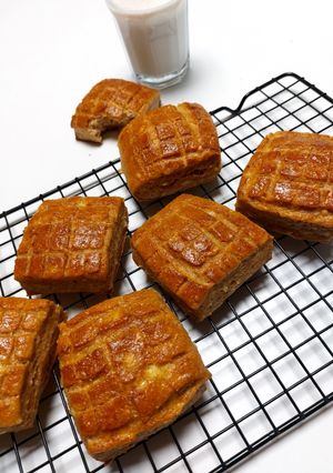 Túrós kocka teljes kiőrlésű liszttel recept fotója