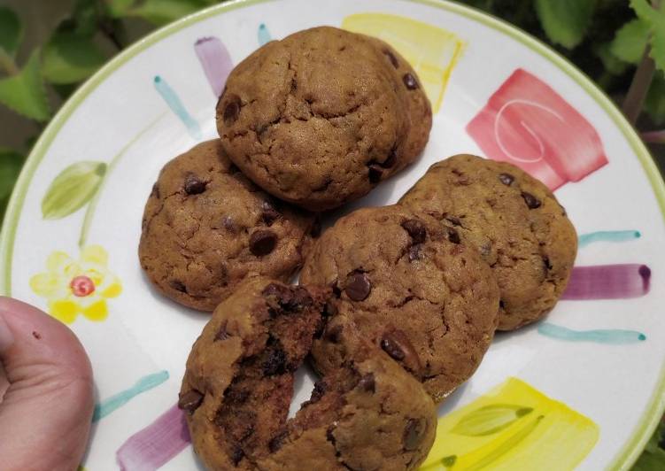 Bagaimana Menyiapkan Soft n chewy choco cookies, Enak Banget