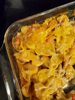 A picture of Chili and cheddar bowtie casserole.