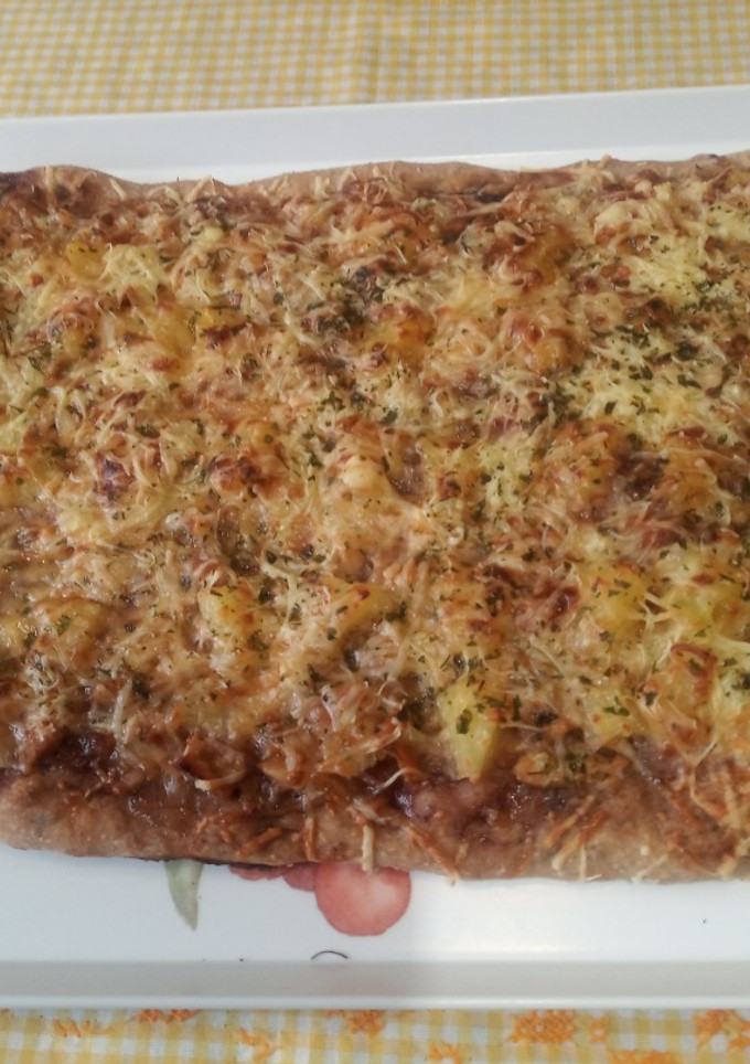 Una foto de Masa Pizza integral en Amasadora con mermelada, queso, pollo y piña