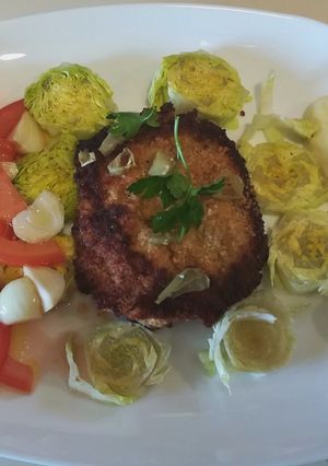 Foto principal de Hamburguesas de calamar fresco con mahonesa y ensalada