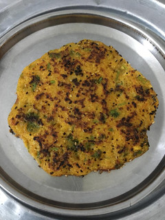દુધી નો હાંડવો (Dudhi Handvo Recipe In Gujarati) રેસીપી મુખ્ય ફોટો