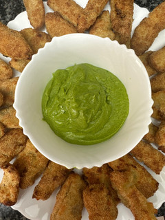 Una foto de 464. Plátano frito con mojo verde canario (guarnición)