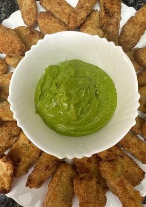 Una foto de 464. Plátano frito con mojo verde canario (guarnición)